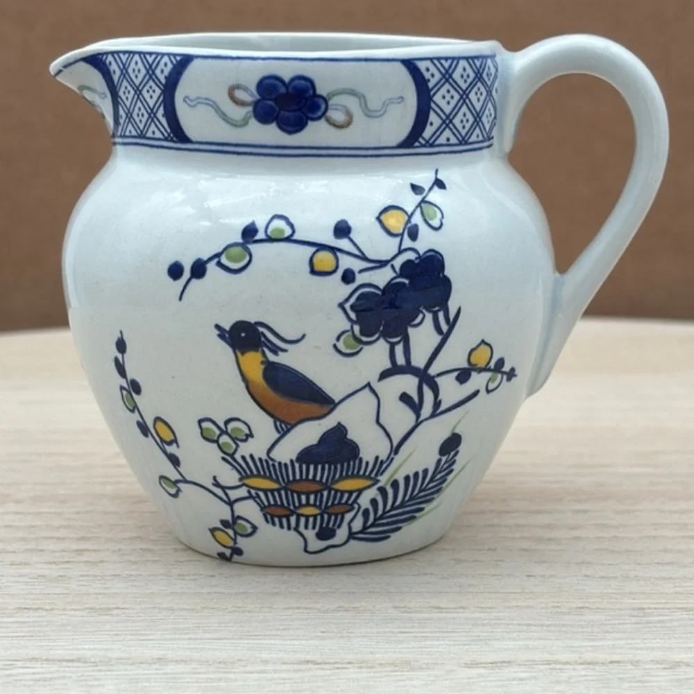 Vintage Wedgwood Volendam Creamer